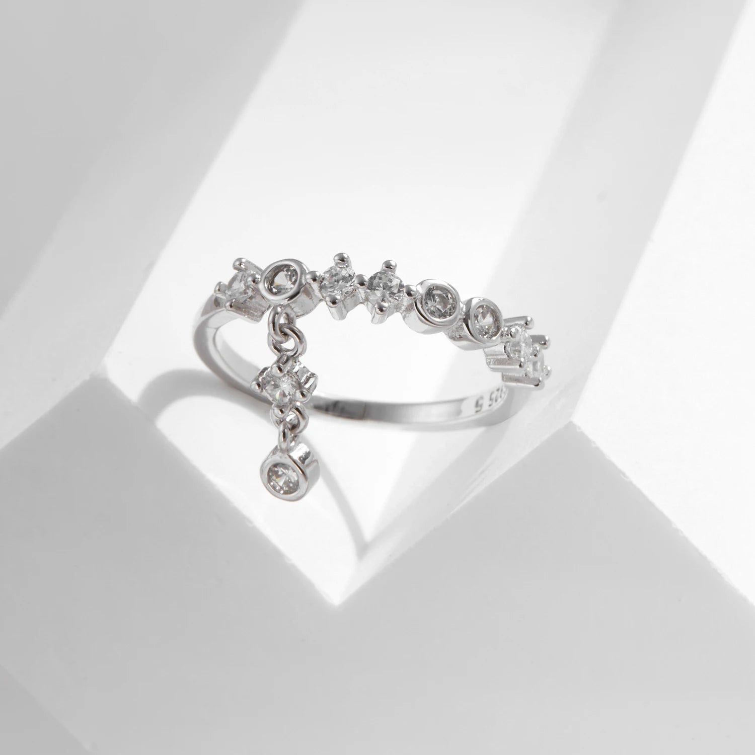 Sparkling Round Zircon Charms Finger Rings