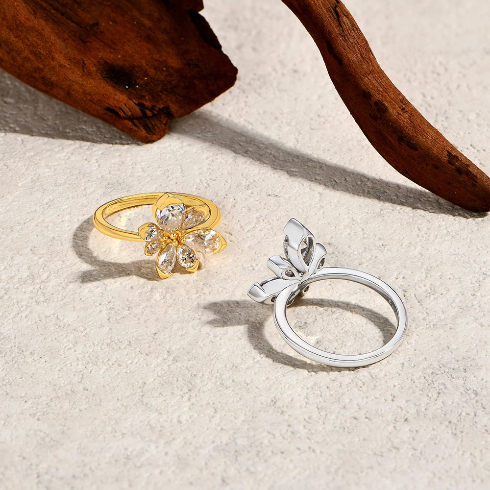 Flowers Moissanite Pear-cut Classical Band Ring