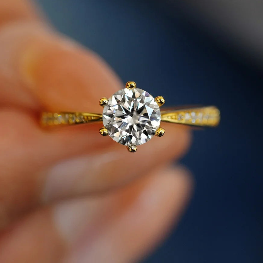 Gold Ring Moissanite