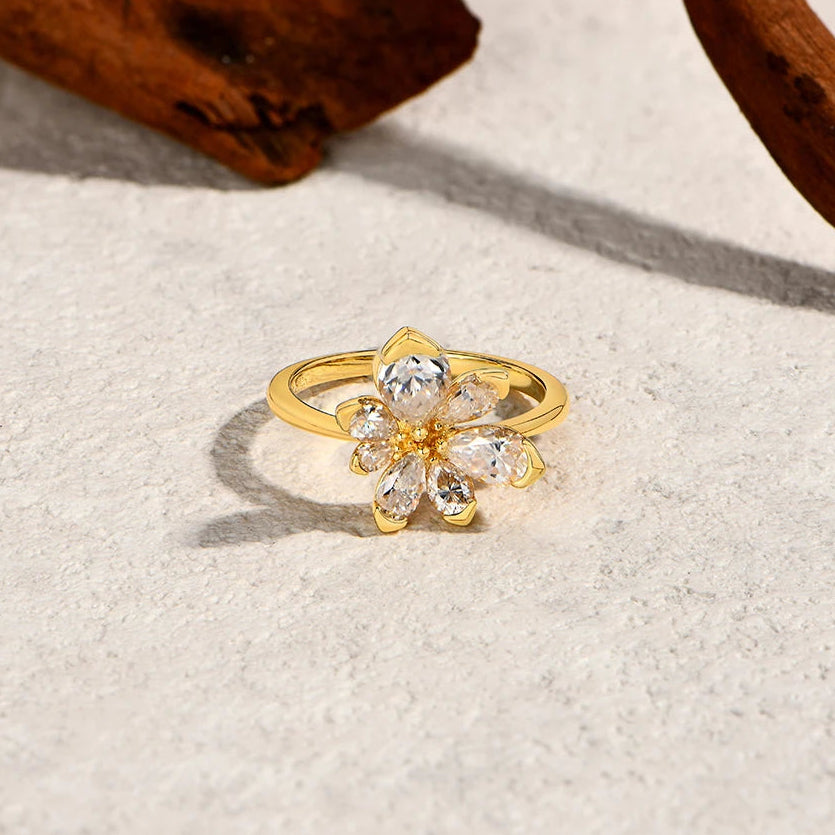Flowers Moissanite Pear-cut Classical Band Ring