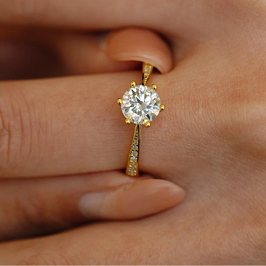 Gold Ring Moissanite